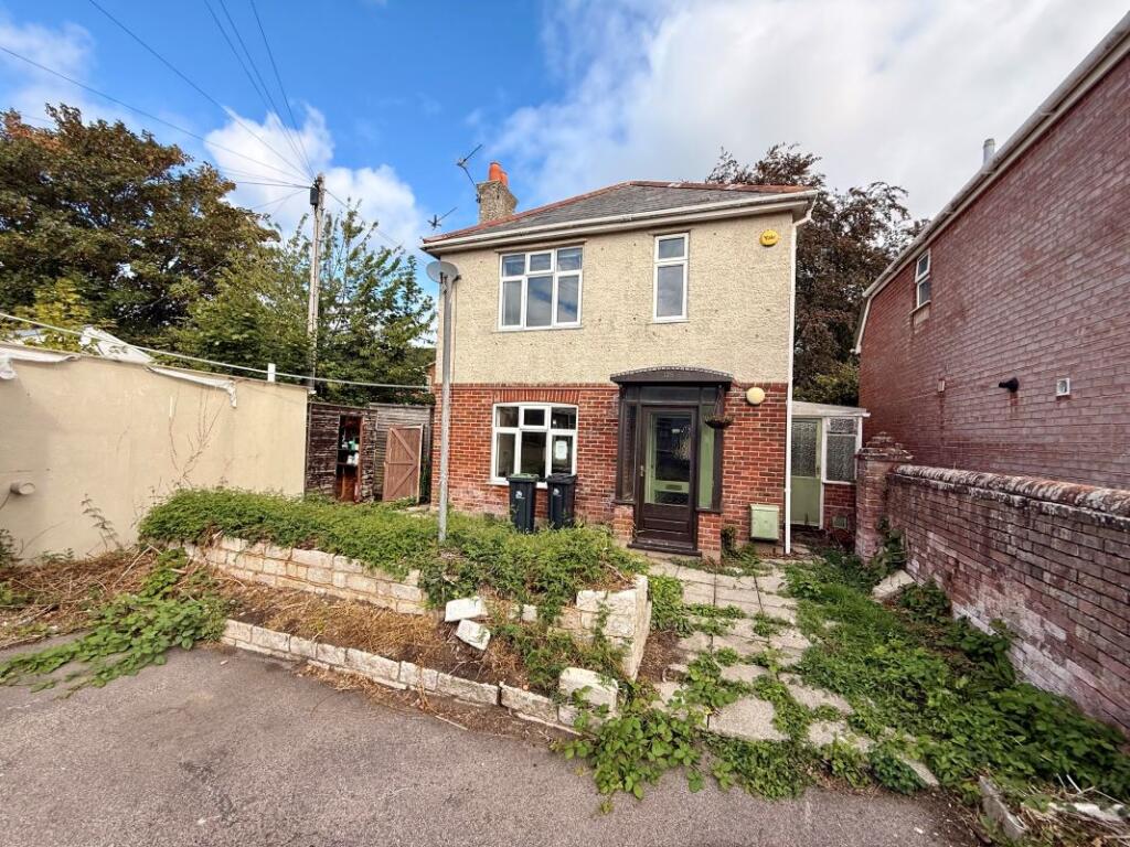 Main image of property: 126 Purewell, Christchurch, Bournemouth Christchurch Poole, BH23 1EU