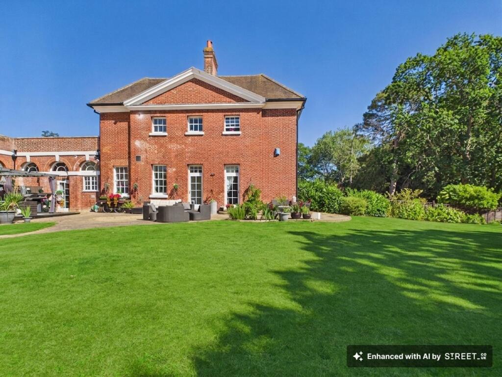 Main image of property: Calcot Court, Calcot, RG31
