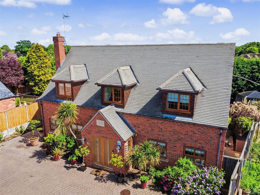 Main image of property: Oak Tree Stables, High Road, Chilwell, Nottingham