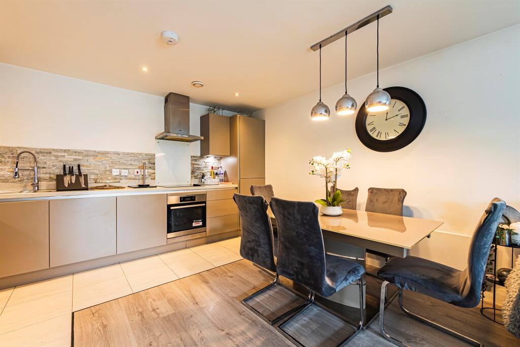 Main image of property: Kd Plaza, Hemel Hempstead
