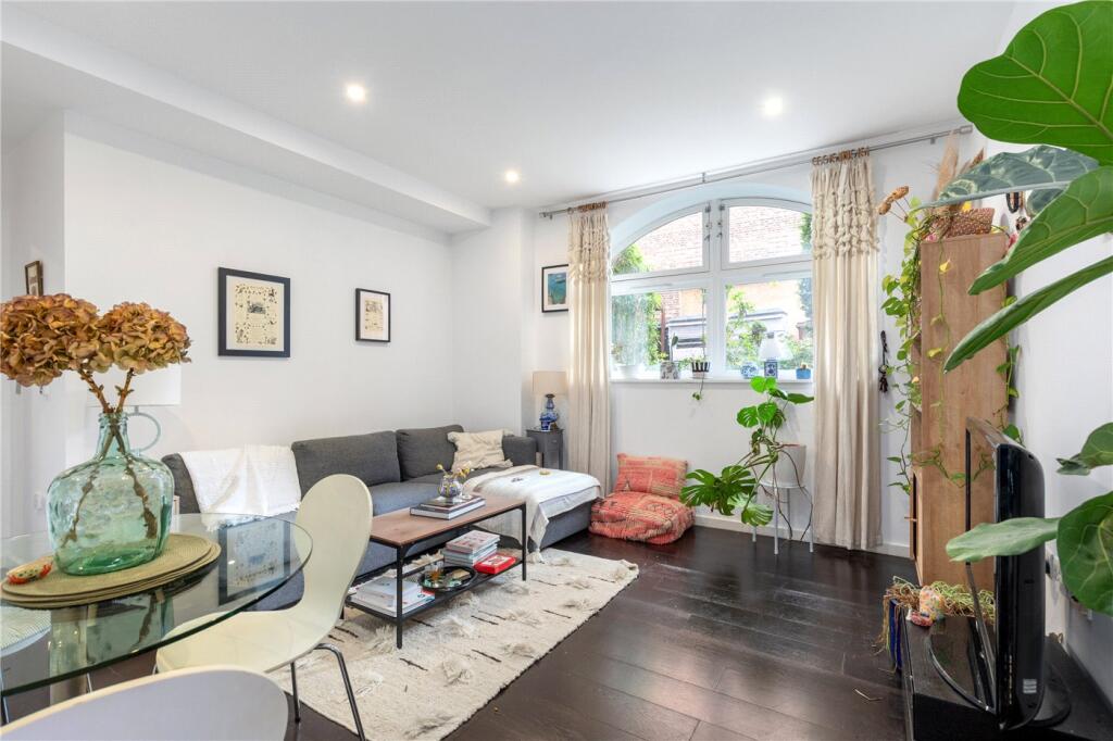 Main image of property: Drummond Way, London, N1