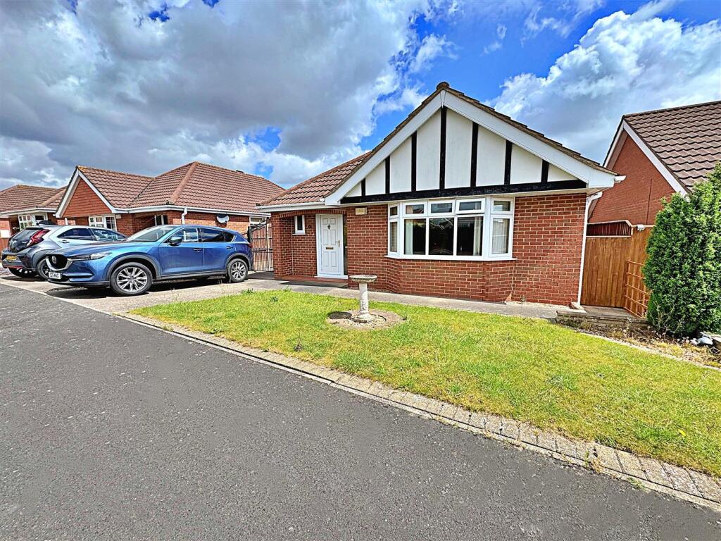 Main image of property: Heythrop Road, Cleethorpes, N.E. Lincs, DN35 0TY