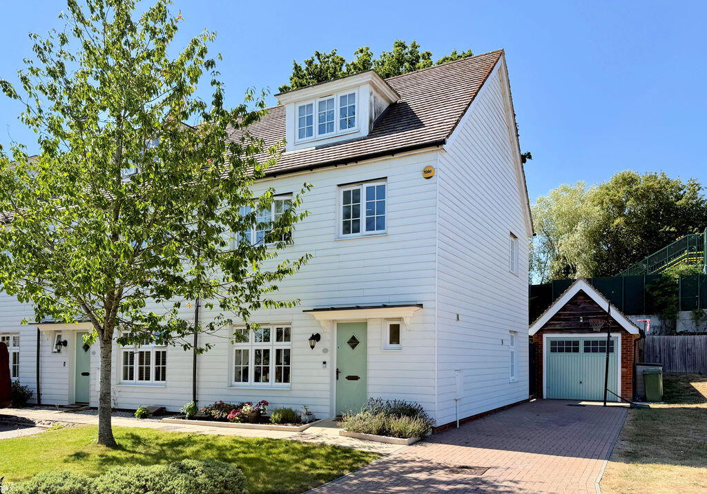 Main image of property: Lancaster Close, Hamstreet