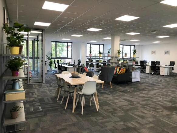40-desk-serviced-office-putney-london.jpg.jpg