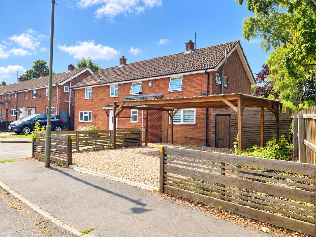 Main image of property: Fiennes Road, Banbury, OX16