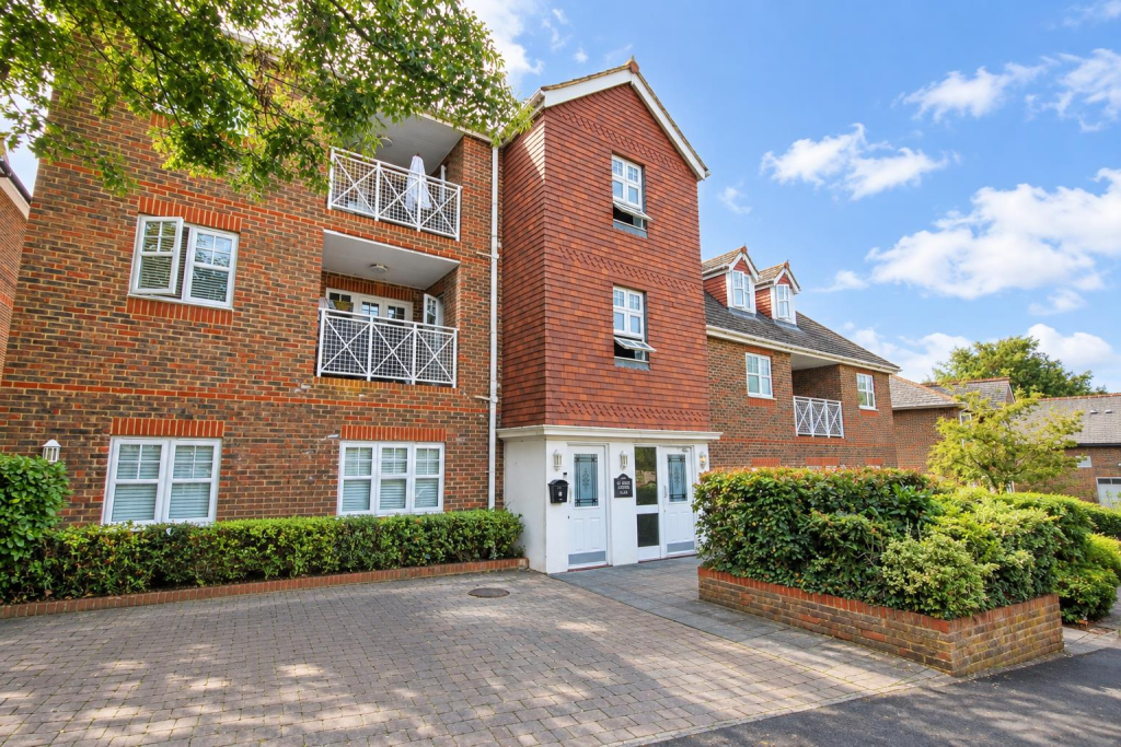Main image of property: EMLYN LANE, LEATHERHEAD, KT22
