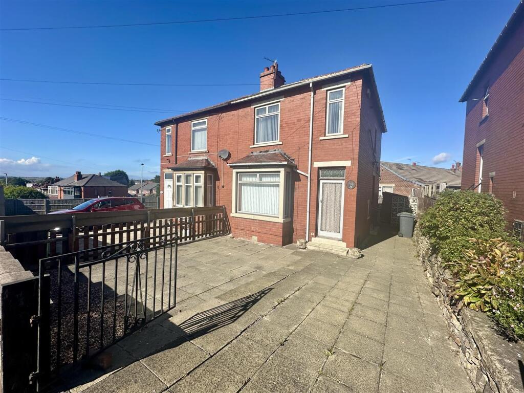 Main image of property: Leeds Old Road, Heckmondwike