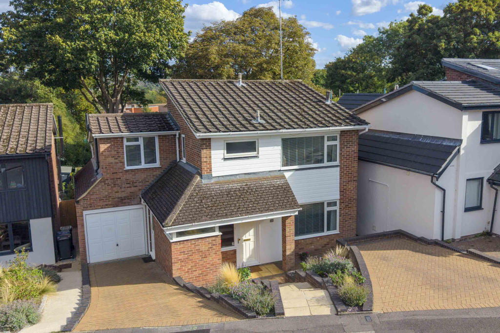 Main image of property: Quoitings Drive, Marlow, Buckinghamshire, SL7 2PE