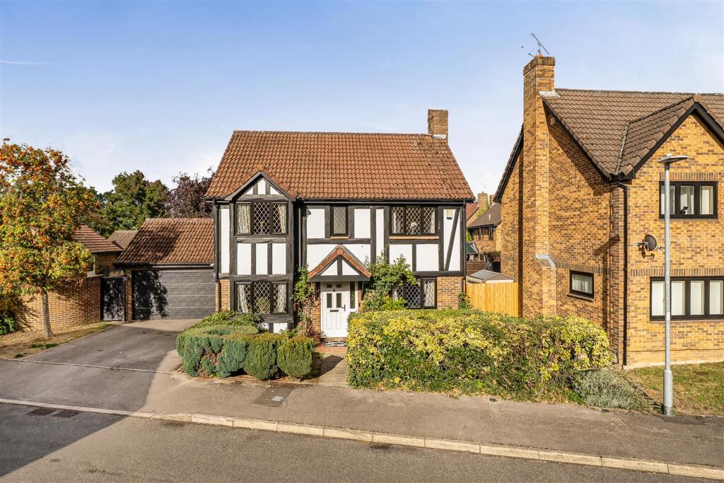 Main image of property: Woodward Close, Winnersh, Berkshire, RG41 5NW