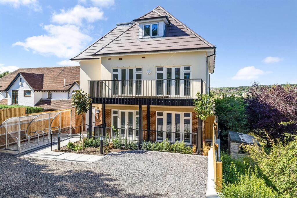 Main image of property: 8 Coulsdon Road, Coulsdon