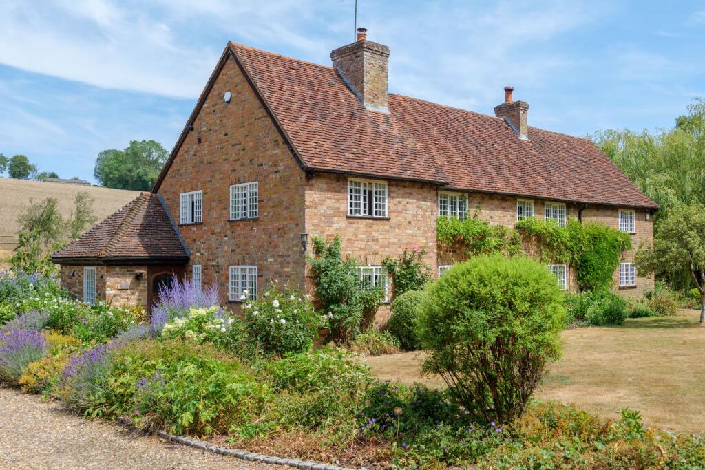 Main image of property: 8-10 Frithsden, Nr Berkhamsted, Hertfordshire