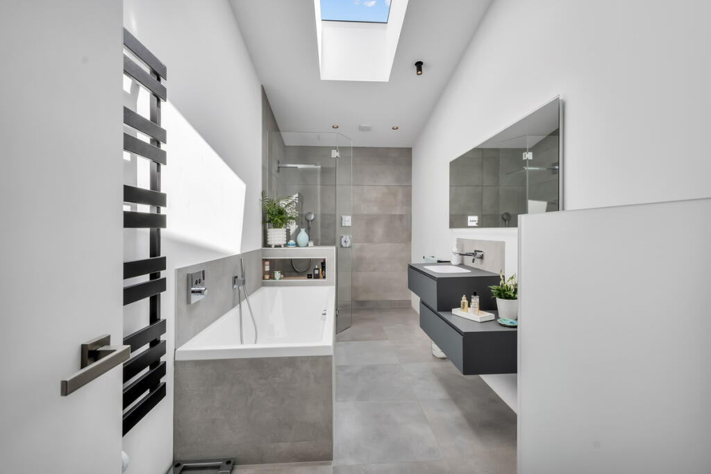 Main image of property: Cropwell Road, Nottingham, NG12