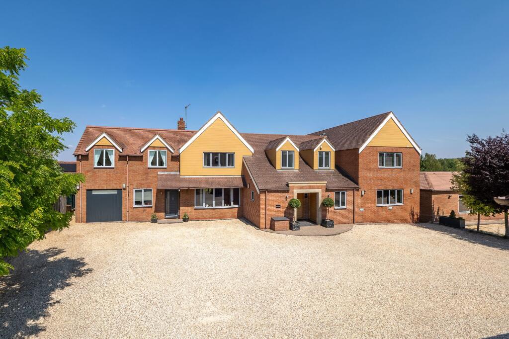 Main image of property: Banbury Road, Stratford-Upon-Avon, CV37
