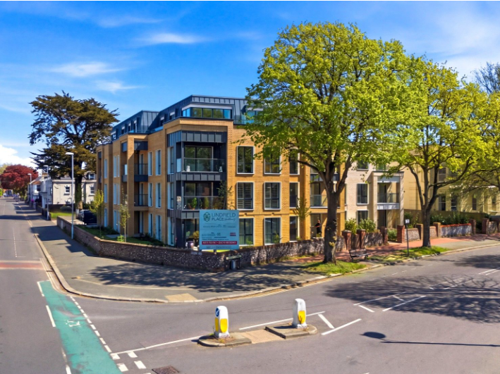 Main image of property: 18 Farncombe Road,Worthing Borough Council,Worthing,BN11 2FQ