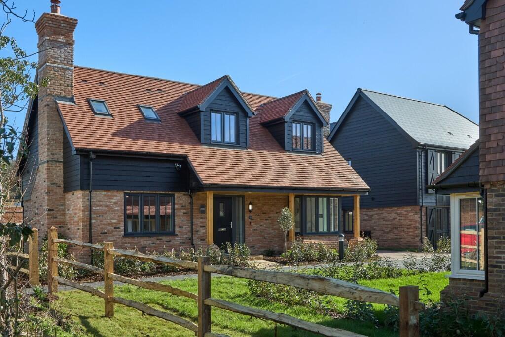 Main image of property: View Road, 
Cliffe Woods, 
Rochester, 
ME3 8JQ