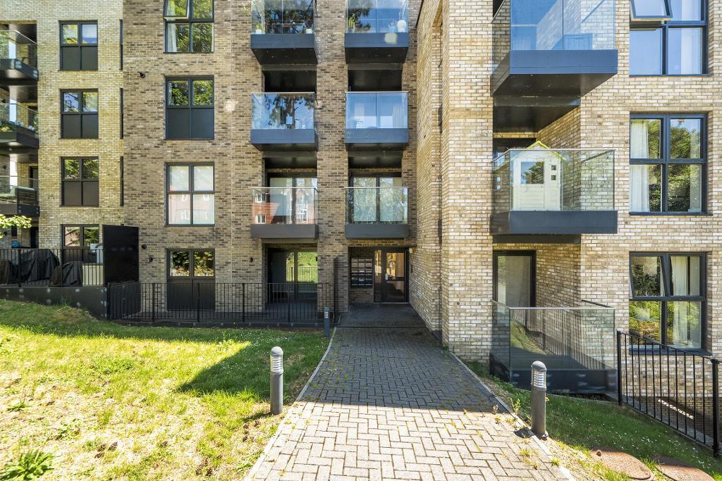 Main image of property: West Hill, Sanderstead, Croydon, CR2 0SA