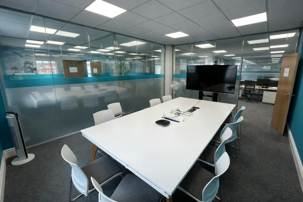 Enhanced photos - Meeting room.png