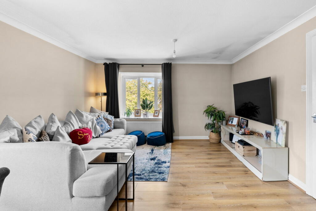 Main image of property: Linton Glade, Croydon, CR0 9LY
