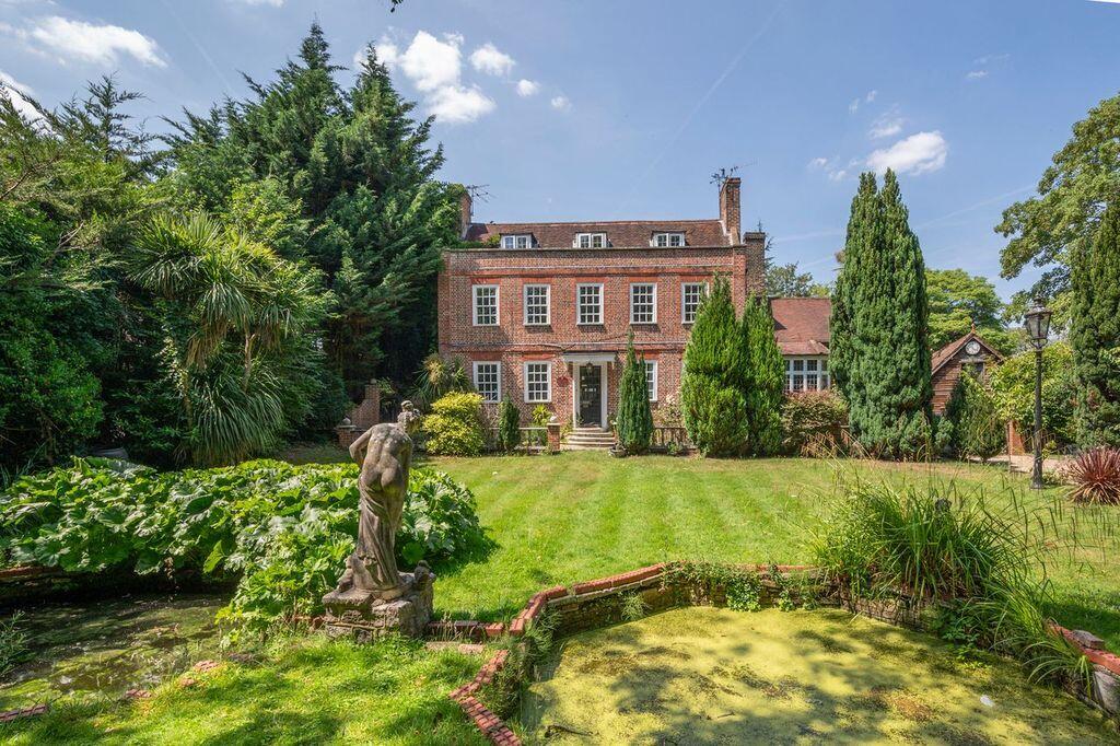 Main image of property: London Road, Wallington, Surrey, SM6