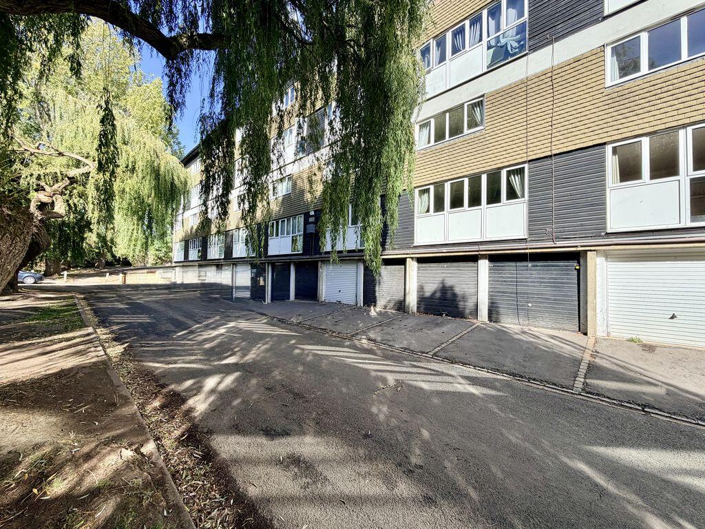 Main image of property: Huge Maisonette - No Chain