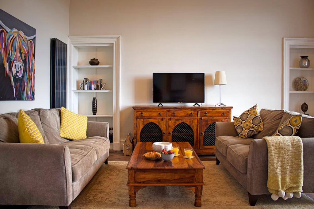Main image of property: Viewfield Place, Stirling, FK8 1NQ