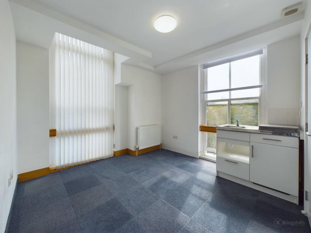 Main image of property: En-Suite Room, The Clock House, Frogmoor, High Wycombe, HP13 5DL