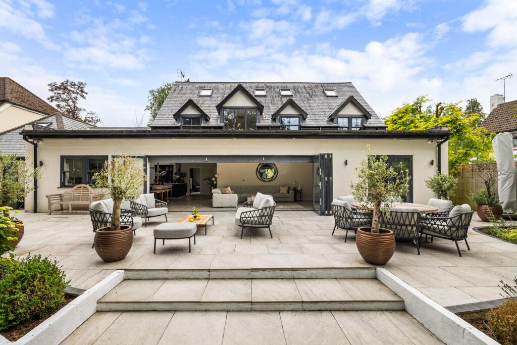 Main image of property: The Avenue, Crowthorne, RG45