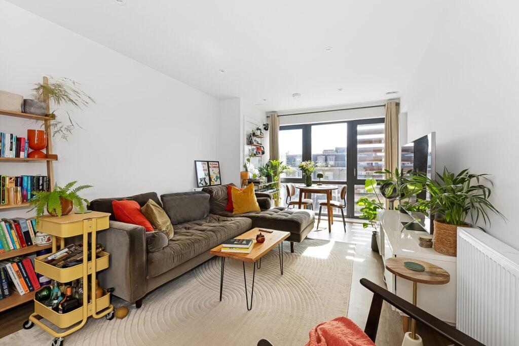Main image of property: Queens Road, Peckham, London, SE15