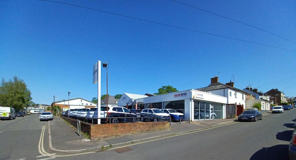 Main image of property: 20 Waterloo Road, Aldershot, GU12 4NU