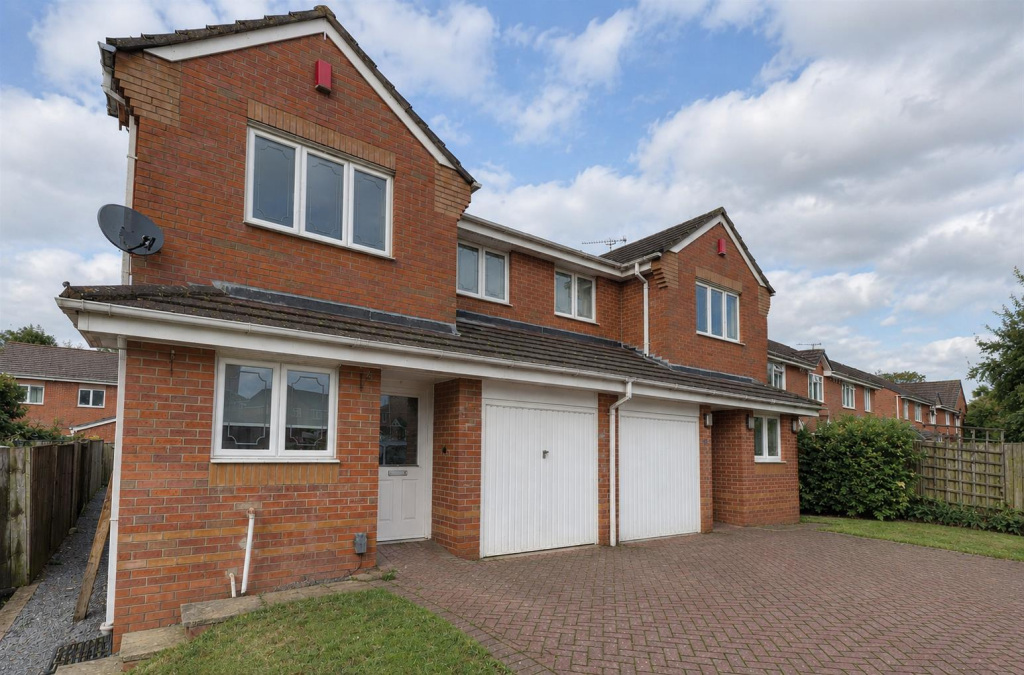 Main image of property: Jack Cade Way, Warwick, CV34 6GH