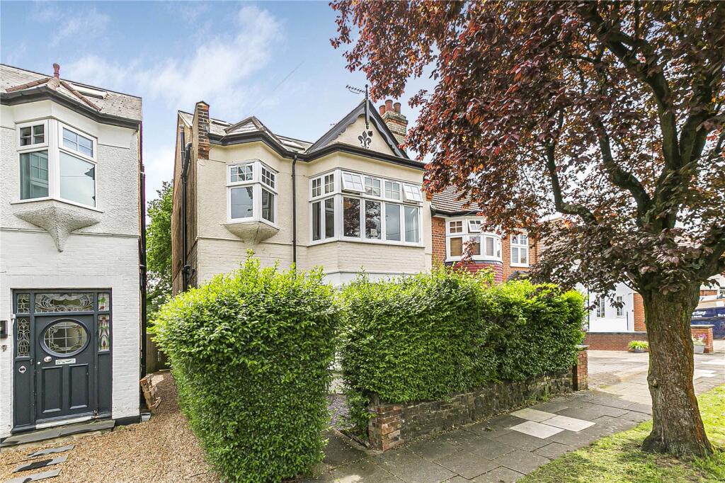 Main image of property: Queens Avenue, Whetstone, London, N20