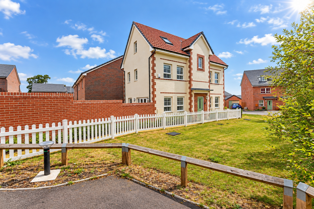 Main image of property: Oxhouse Drive, Nailsea, BS48 4BE