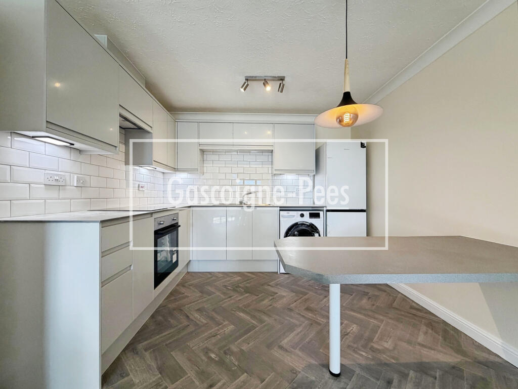Main image of property: Cobham Gate, Cobham