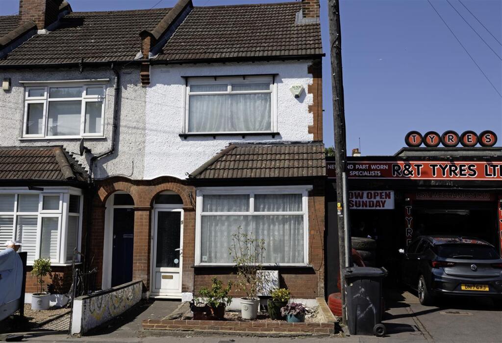 Main image of property: Selsdon Road, South Croydon