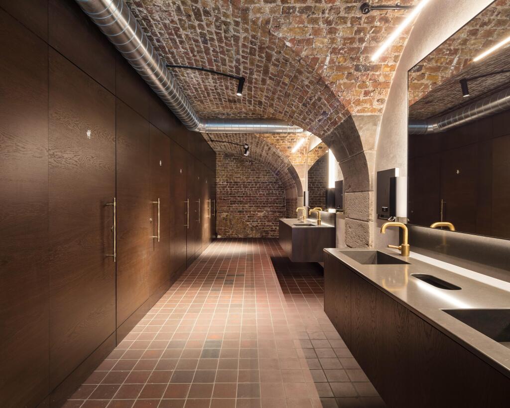 Pennington Street Warehouse Toilets JTP Fotohaus 1.jpg