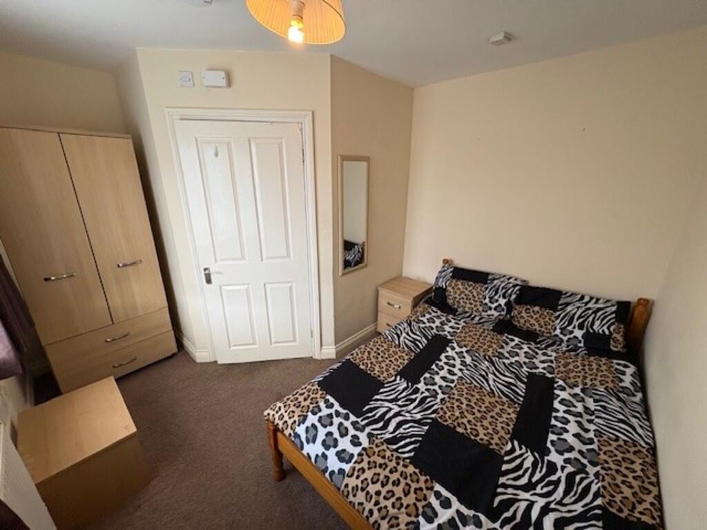 Main image of property: Holly Bank, Room DFX