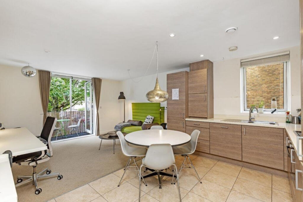 Main image of property: Gideon Road, London, SW11