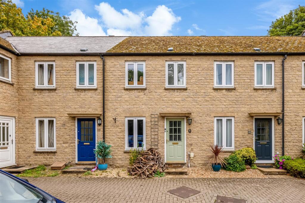 Main image of property: Cotshill Gardens, Chipping Norton - No Onward Chain