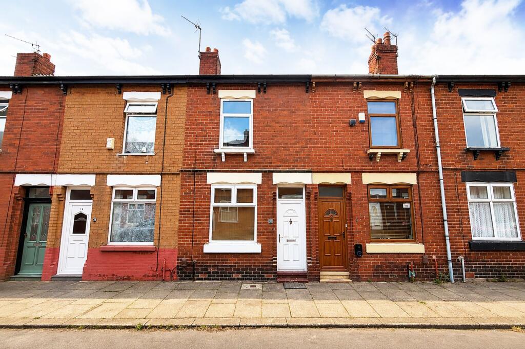 Main image of property: Oak Grove, Urmston, Manchester, M41