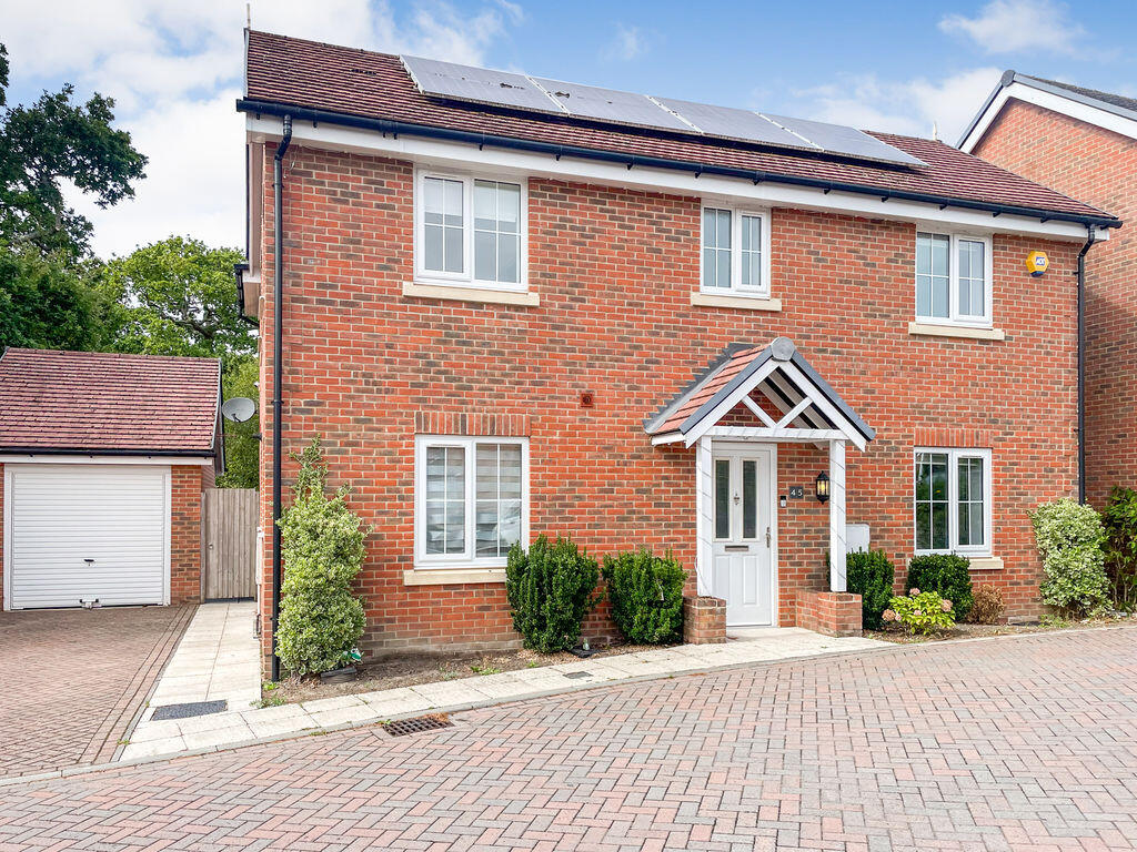 Main image of property: Hellyar Rise, Hedge End, Southampton, SO30
