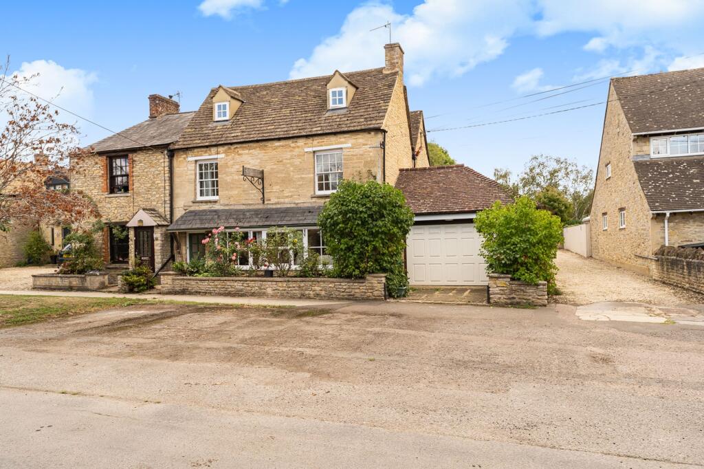 Main image of property: 29 High Street, Standlake, OX29