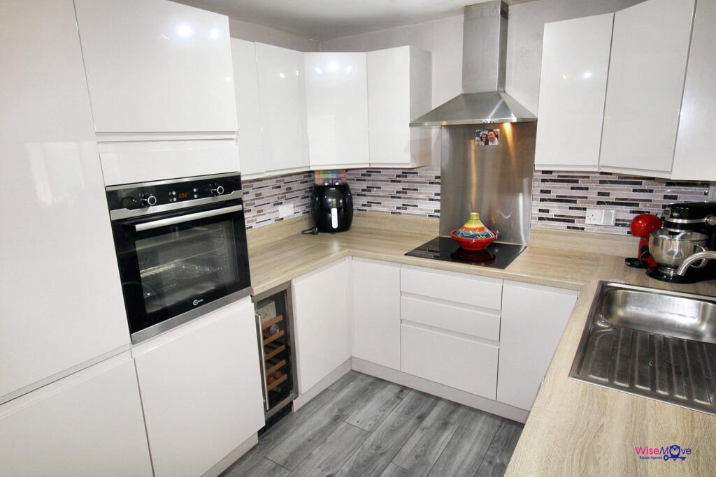 Main image of property: Suttons Lane, Widnes, WA8 7UF