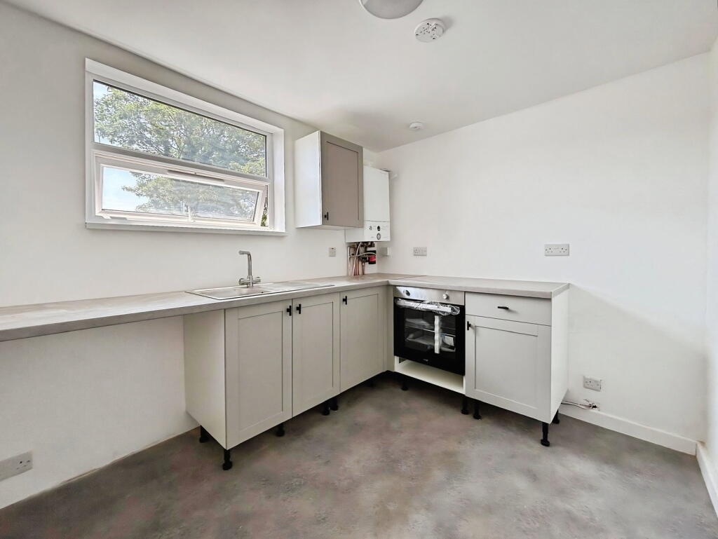 Main image of property: Luton Road, Chatham, ME4 5BP
