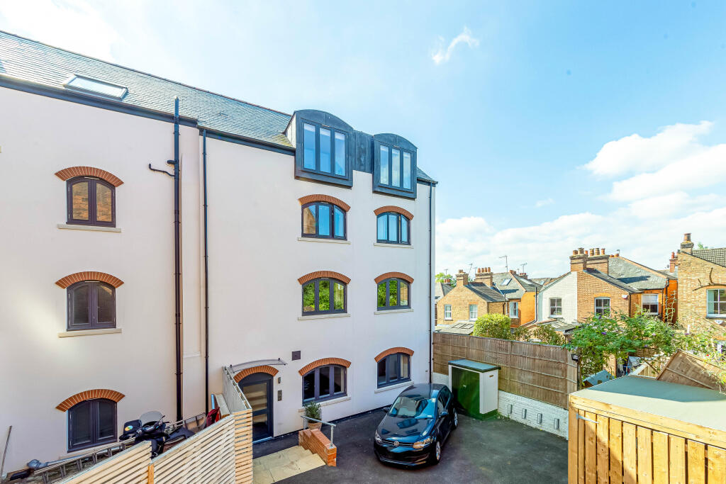 Main image of property: London Road, St Albans, AL1