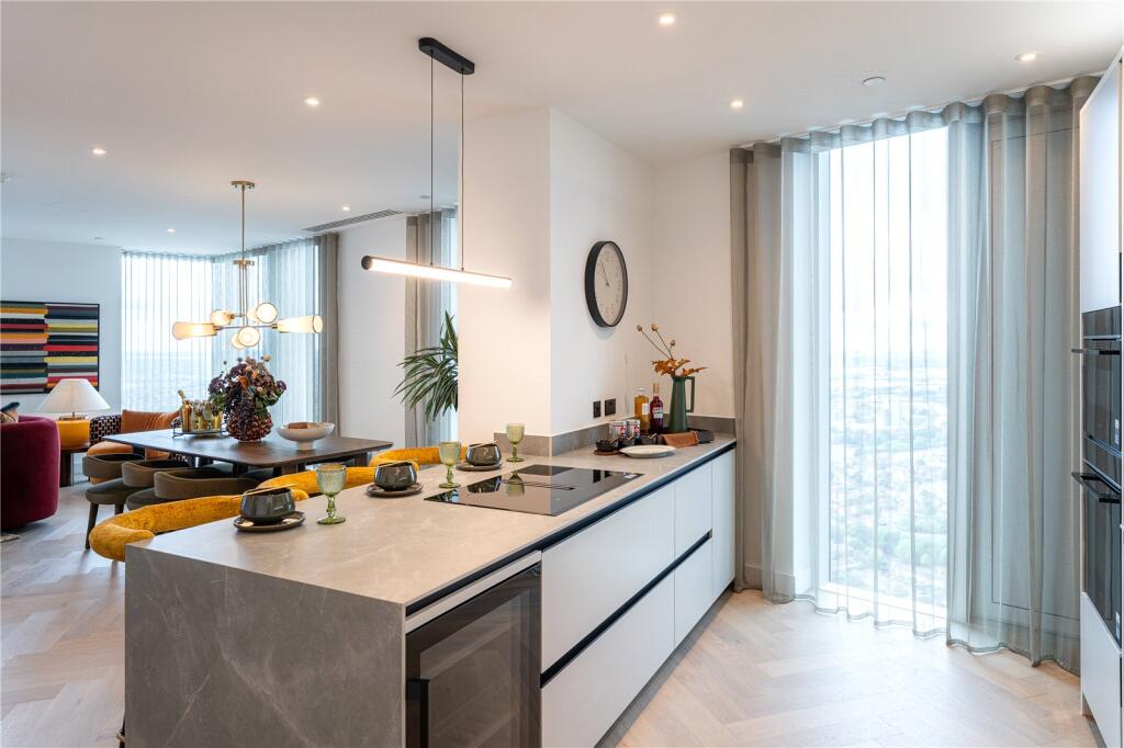 Main image of property: 1 Trinity Way, Vista River Tower, Manchester, M3