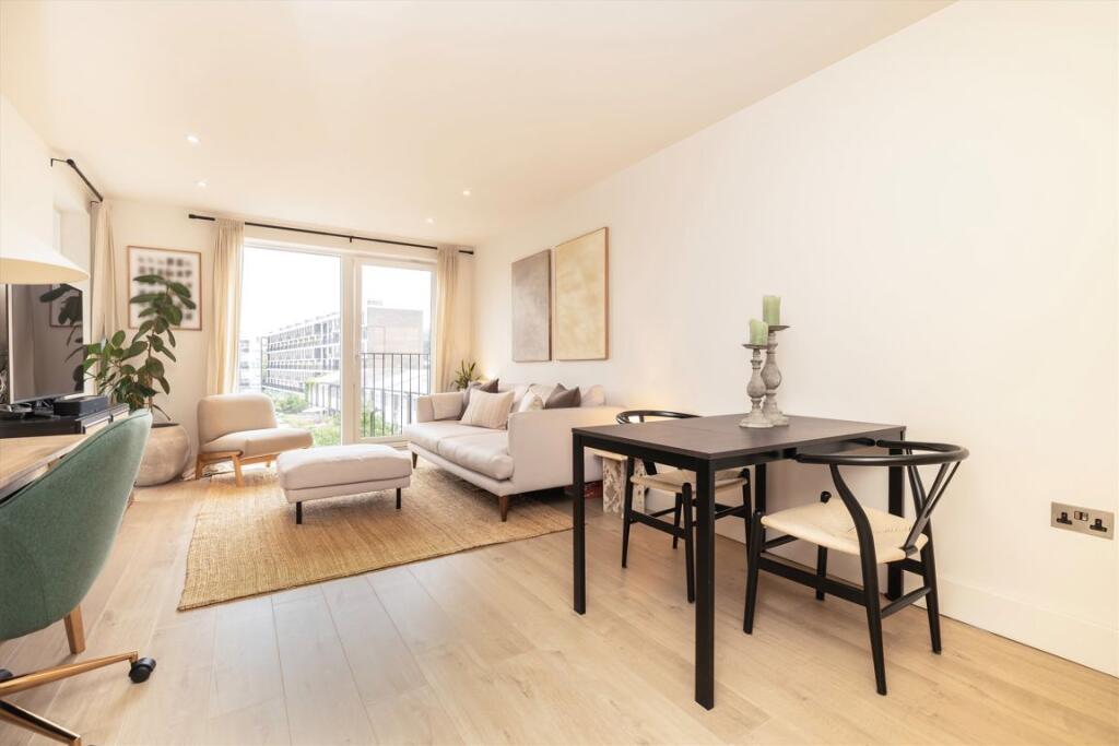 Main image of property: De Beauvoir Crescent, Islington