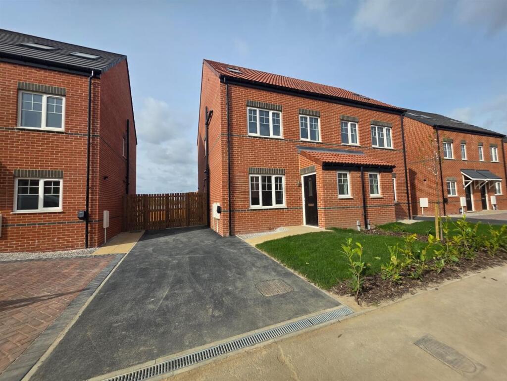 Main image of property: Greenlock Place, Leeds, LS9