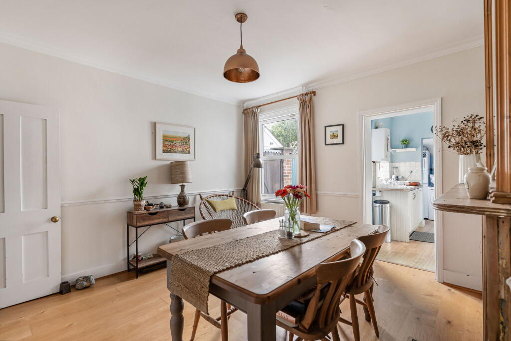 Main image of property: Queens Road, Guildford, GU1 4JJ