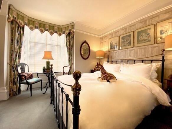 6 bedroom Property for sale