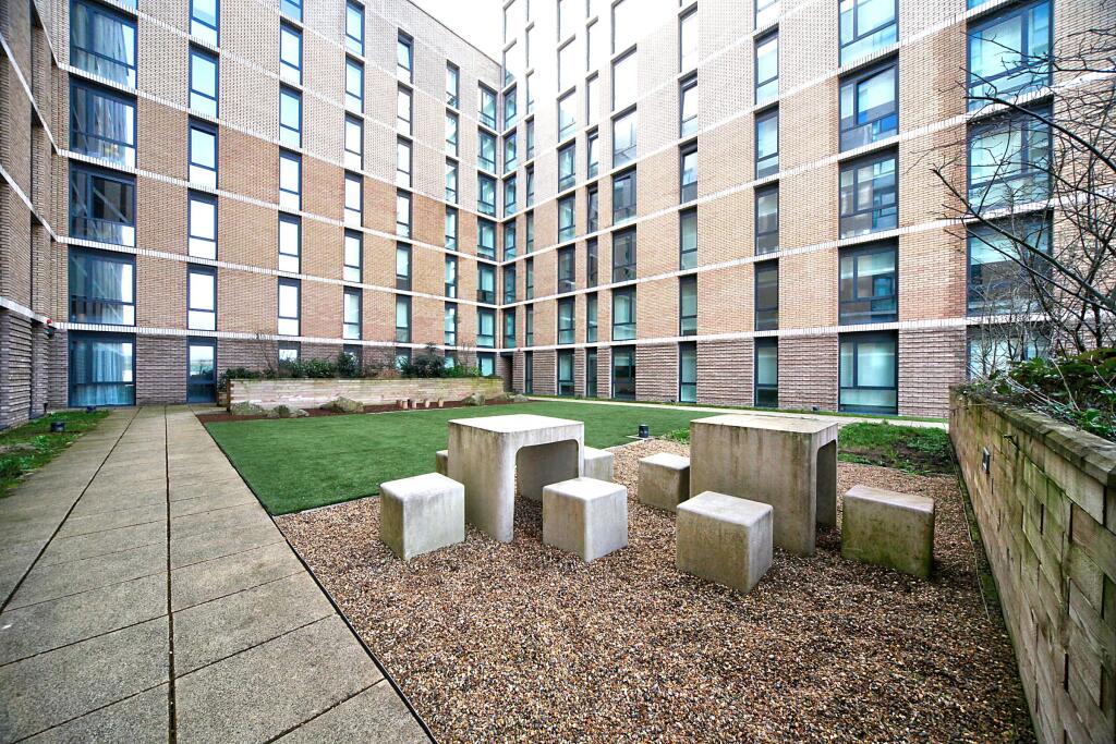 Main image of property: 2 Bedroom apartment with private parking spot inCalibra Court, Luton